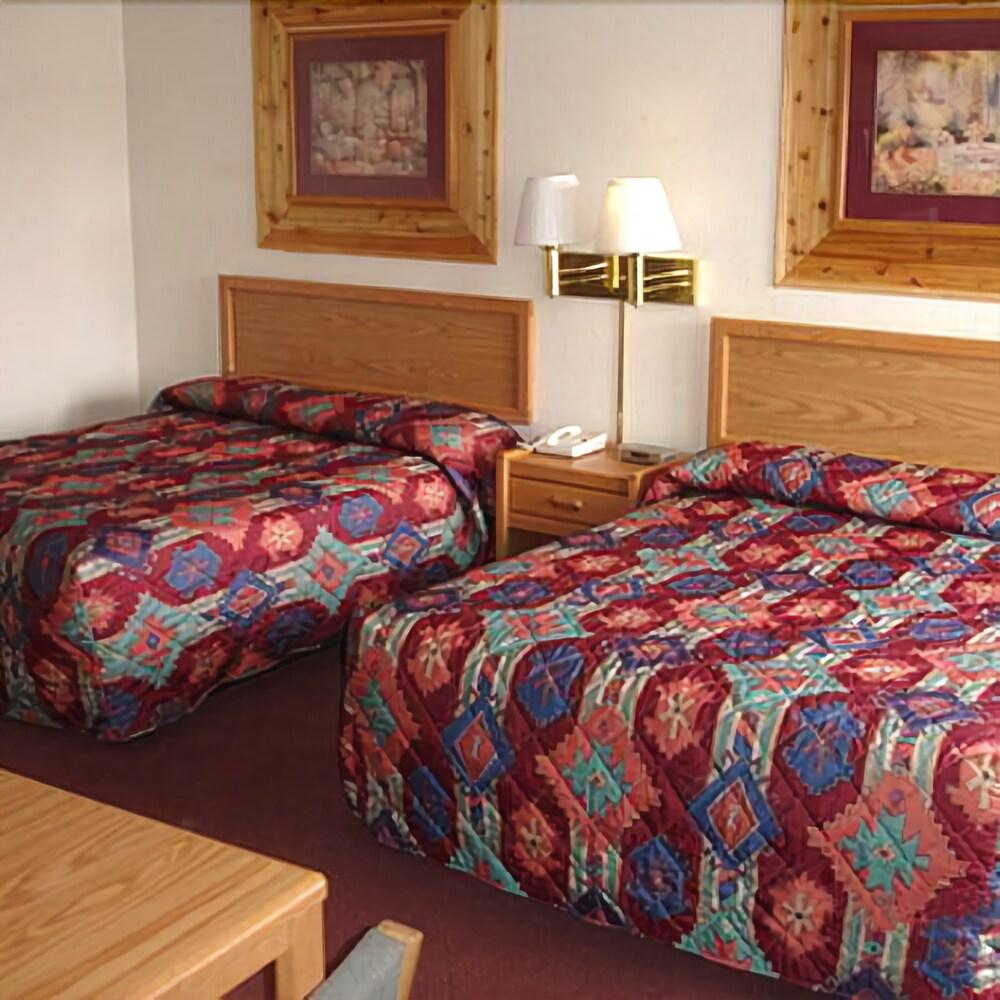 North Country Inn & Suites Mandan Bagian luar foto