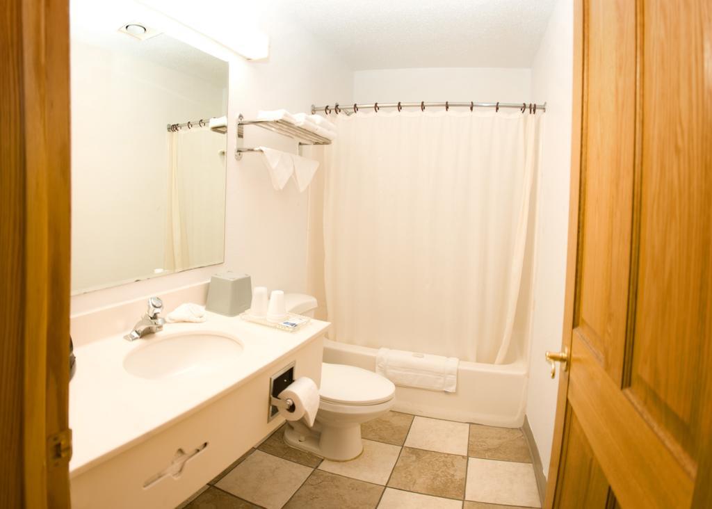 North Country Inn & Suites Mandan Ruang foto