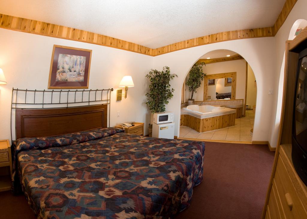 North Country Inn & Suites Mandan Bagian luar foto