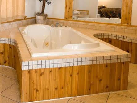 North Country Inn & Suites Mandan Bagian luar foto