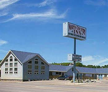 North Country Inn & Suites Mandan Bagian luar foto